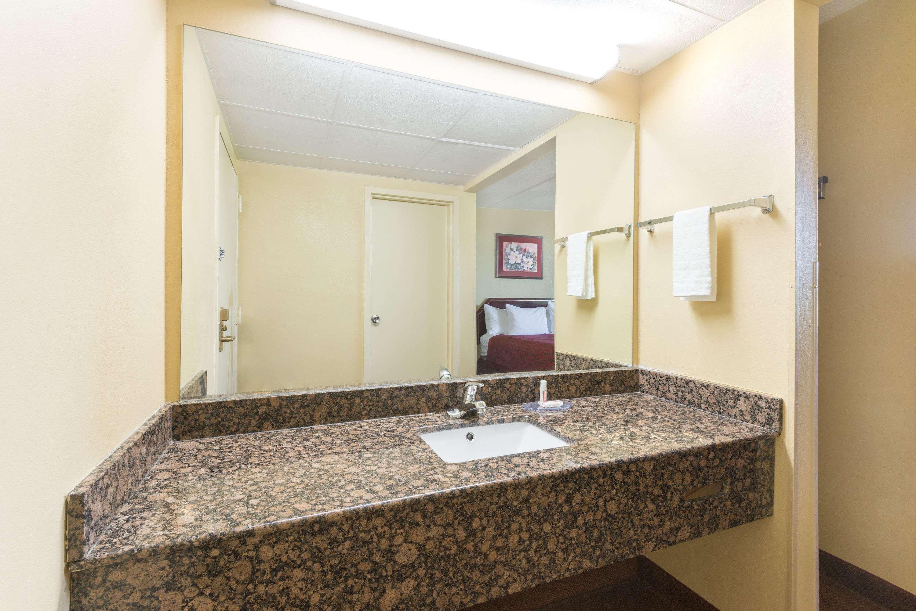 Days Inn By Wyndham Hagerstown I-70 Eksteriør bilde