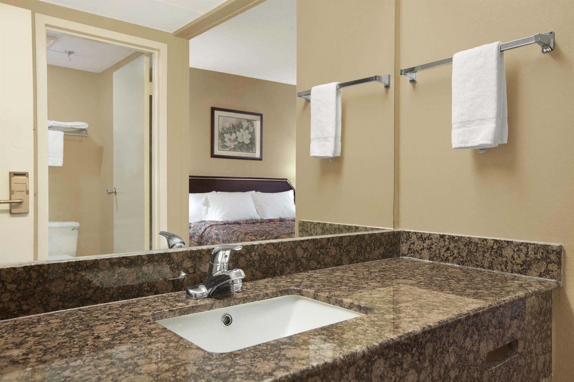 Days Inn By Wyndham Hagerstown I-70 Eksteriør bilde